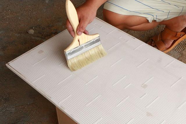 瓷磚上墻出現空鼓、脫落情況是什么原因?